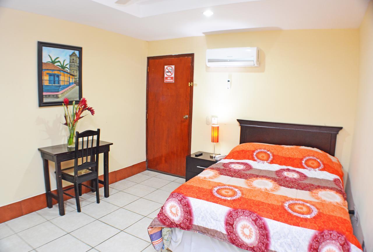 צ'יננדגה Hotel Plaza Cosiguina מראה חיצוני תמונה