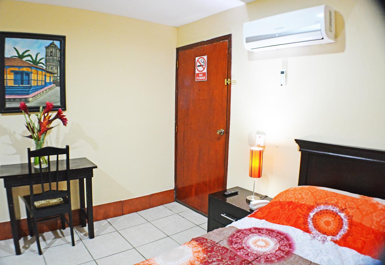 צ'יננדגה Hotel Plaza Cosiguina מראה חיצוני תמונה
